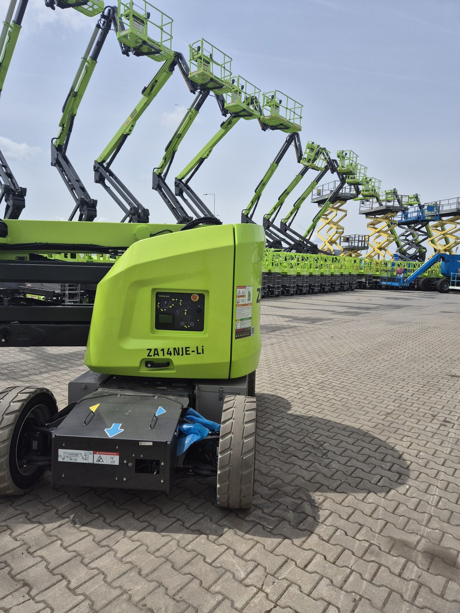 Podnośnik Przegubowy Teleskopowy Zoomlion ZA14NJE Li - Product gallery image - BAC Poland AWP parts