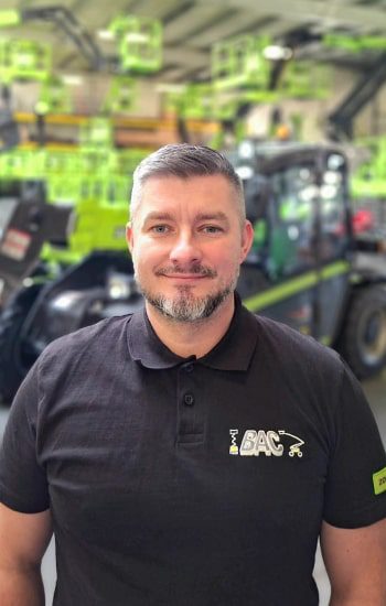 Andrzej Saj doradca techniczno handlowy w siedzibie BAC Polska