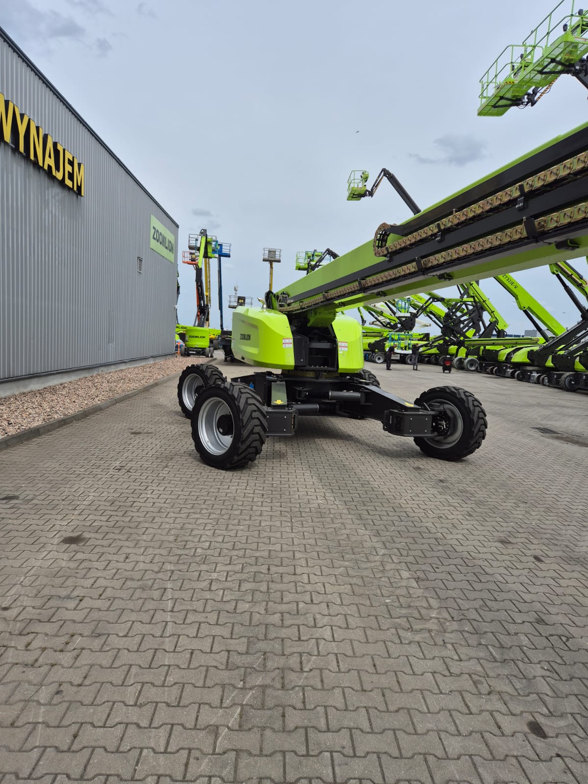 podnośnik teleskopowy spalinowy zoomlion zt42j v 4x4 Podnośnik Teleskopowy Zoomlion ZT42J-V 4x4 - Product gallery image - BAC Poland AWP parts