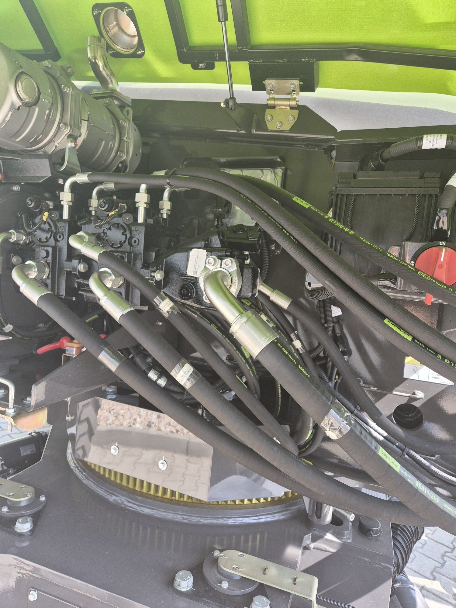 podnośnik teleskopowy spalinowy zoomlion za32j 4x4