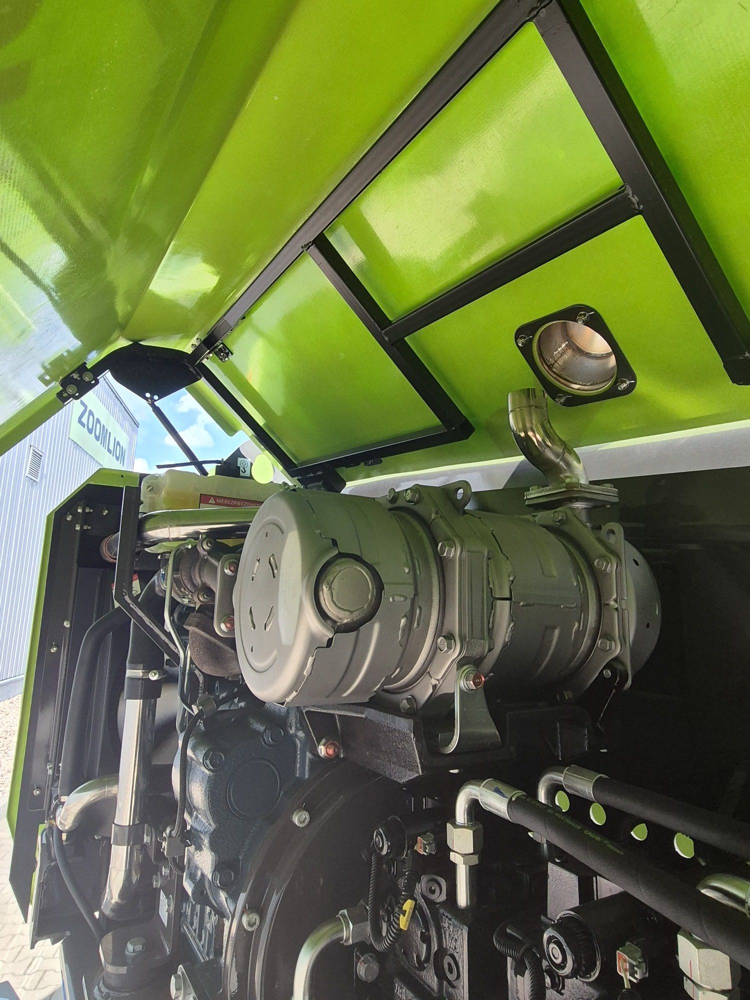 podnośnik teleskopowy spalinowy zoomlion za32j 4x4