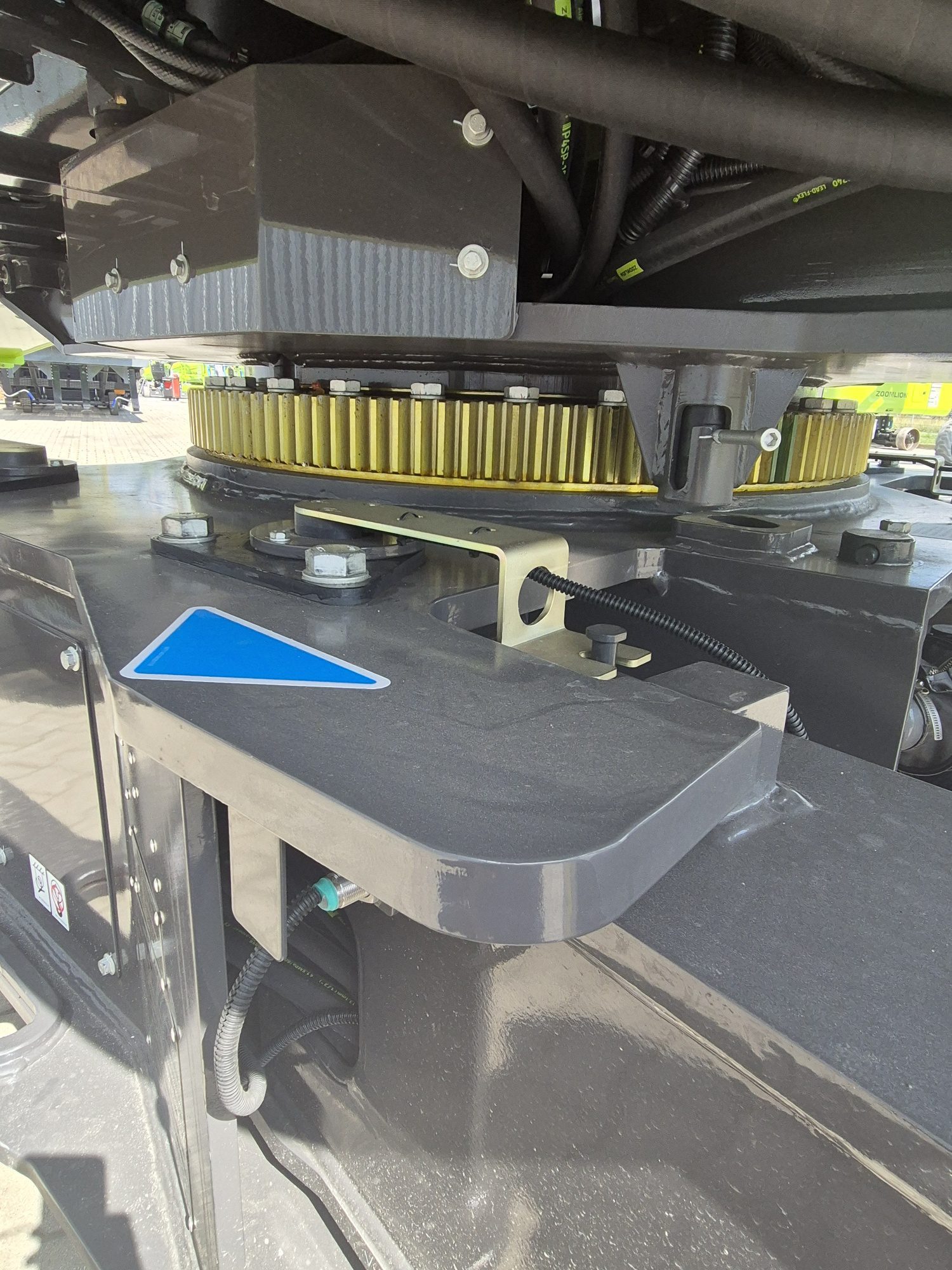 podnośnik teleskopowy spalinowy zoomlion za32j 4x4