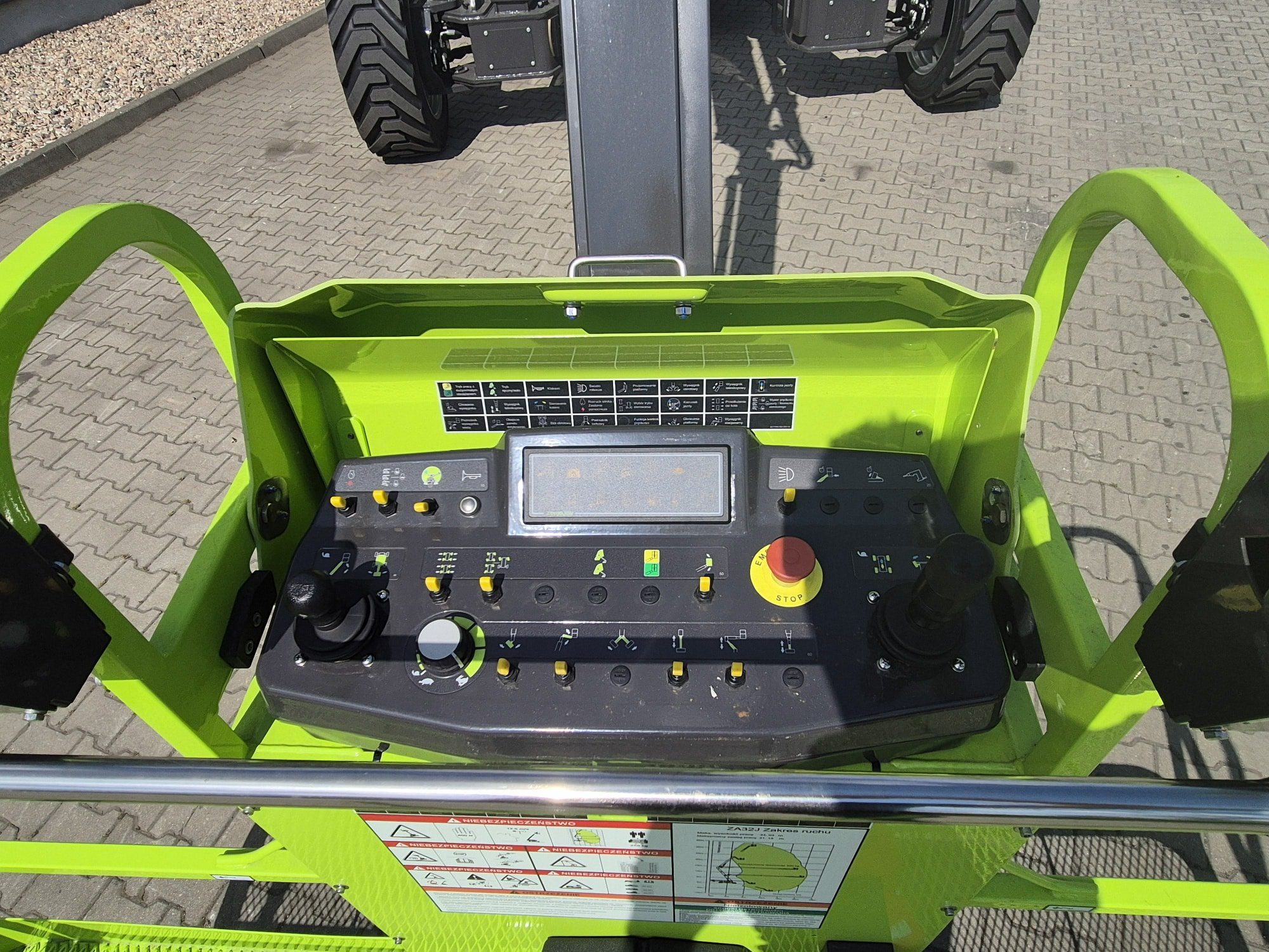 podnośnik teleskopowy spalinowy zoomlion za32j 4x4