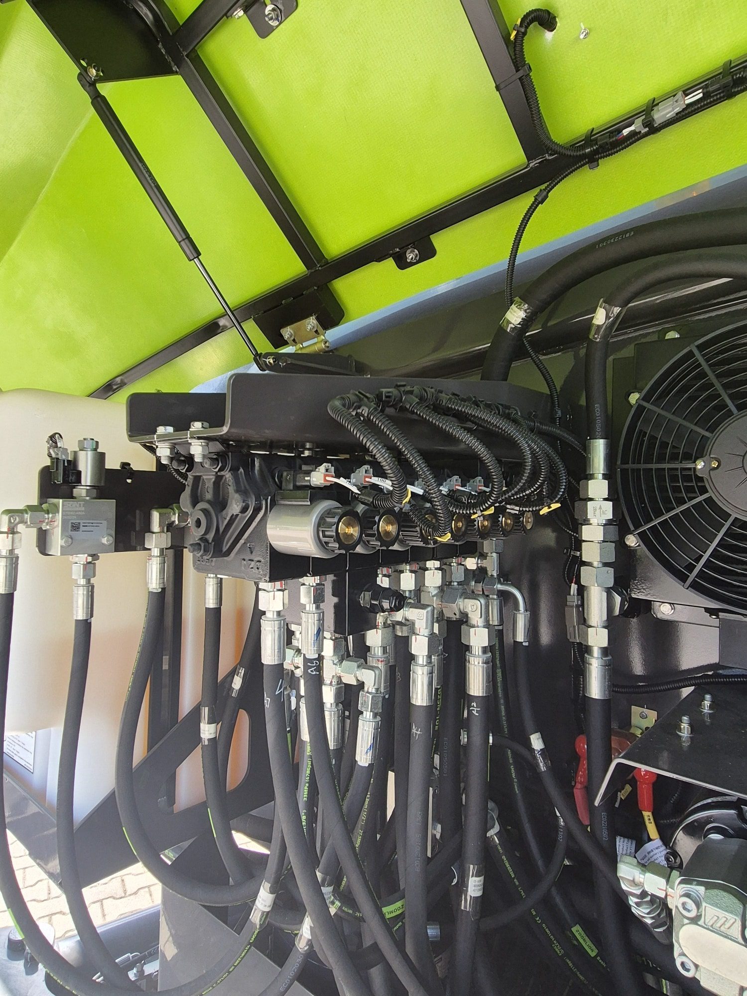 podnośnik teleskopowy spalinowy zoomlion za32j 4x4