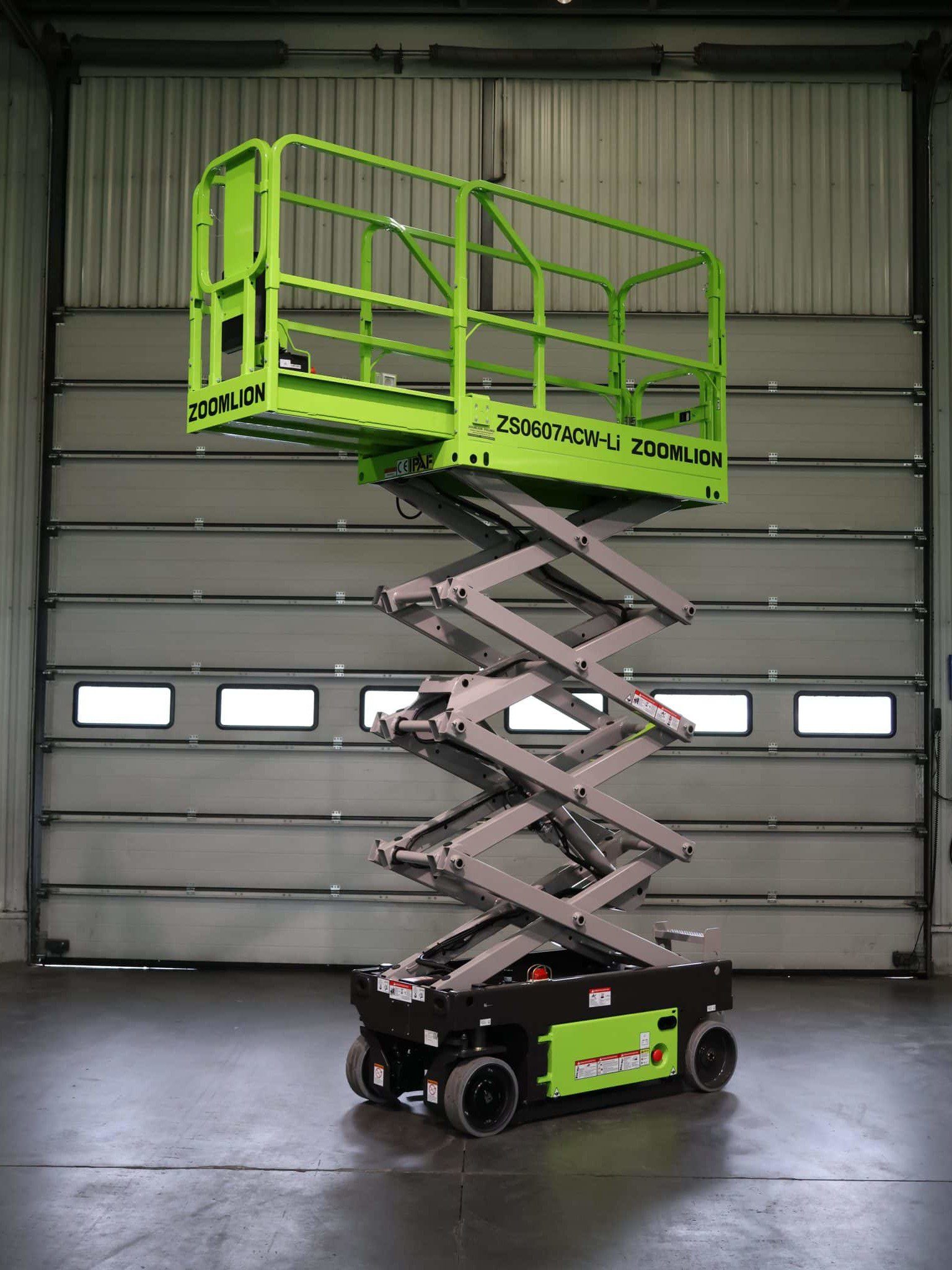Ножичний підйомник для приміщень Zoomlion.