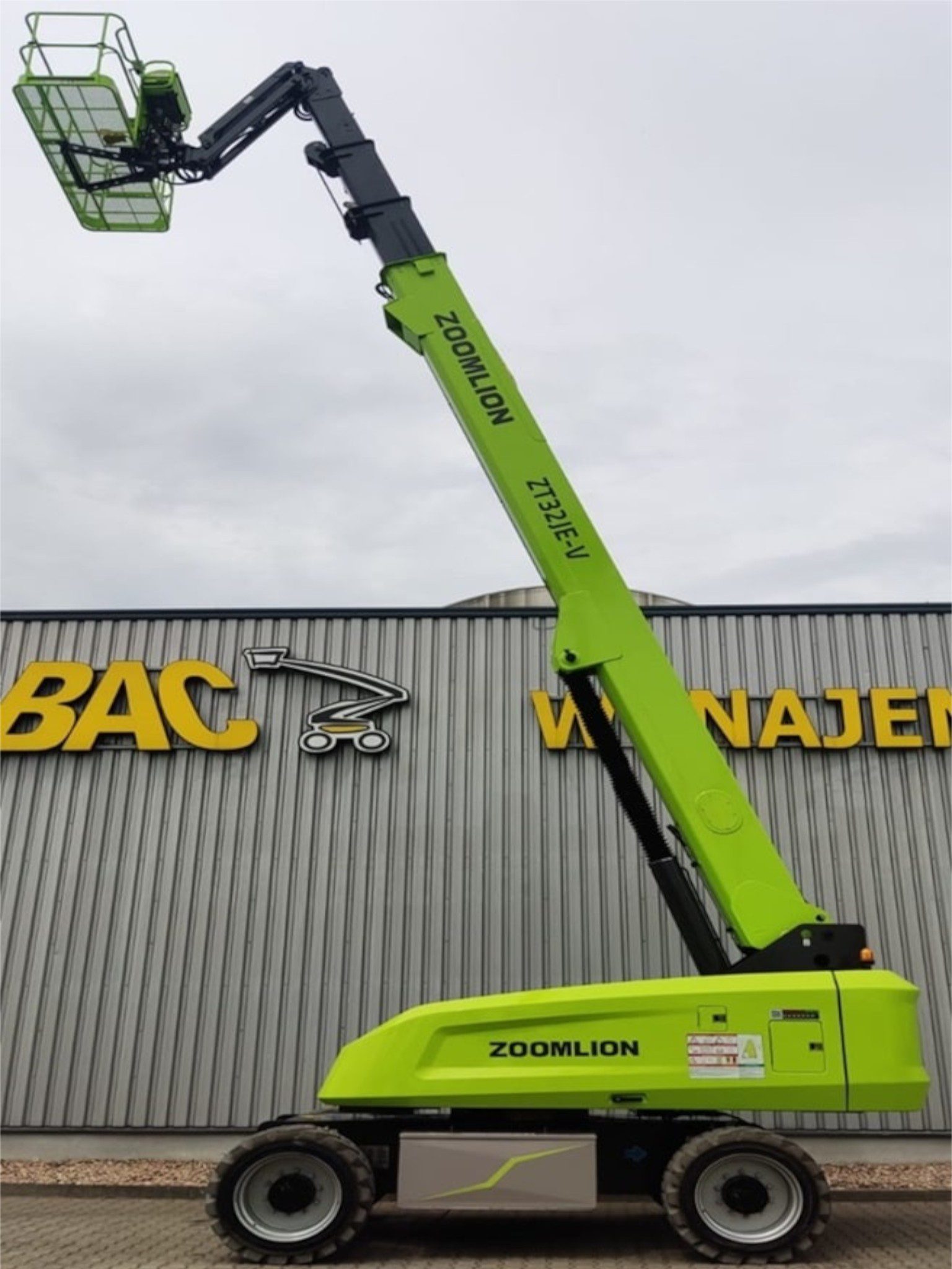 BAC Polska - wynajem - Podnośnik teleskopowy Zoomlion ZT32JE-V LI 4×4