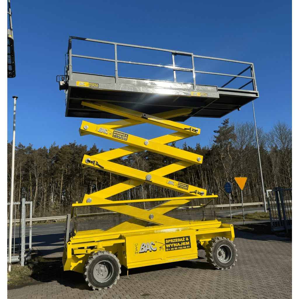 Elektryczny podest ruchomy Holland Lift Q135EL24 z platformą 2,40 m – dostępny w ofercie wynajmu BAC Polska.