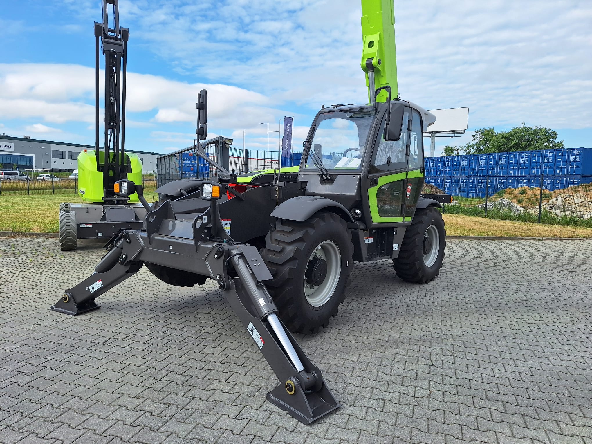 Zdjęcie WhatsApp 2025-07-18 o 15.03.44_2e1b9931 Zoomlion ZTH4018 - Product gallery image - BAC Poland AWP parts