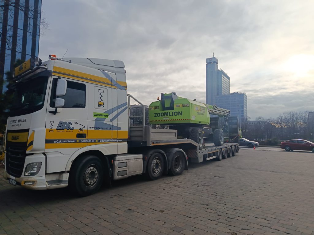dostawa podnośników teleskopowych zoomlion od BAC Polska do budowania scen na Śląskim Festiwalu Nauki