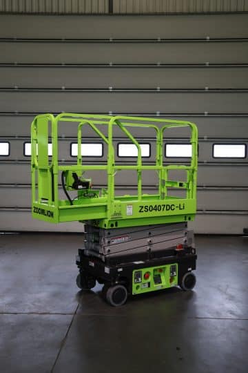 Zoomlion ZS0407DC-Li scissor lift in the hall.