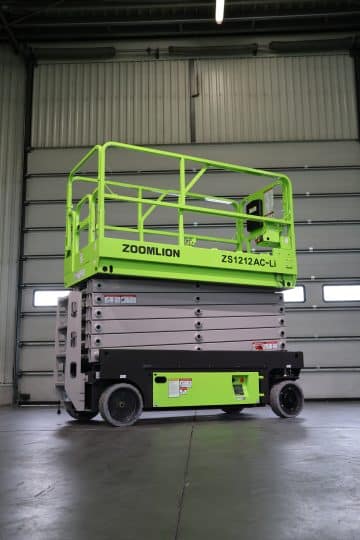 Zoomlion green lift platform in the hall.