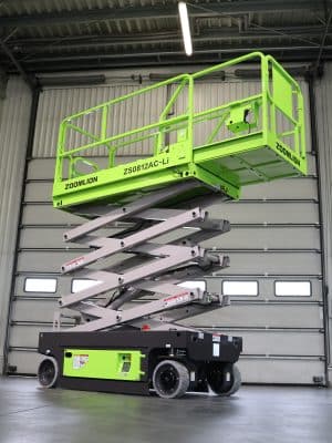 Green Zoomlion elevator work platform in the hall.