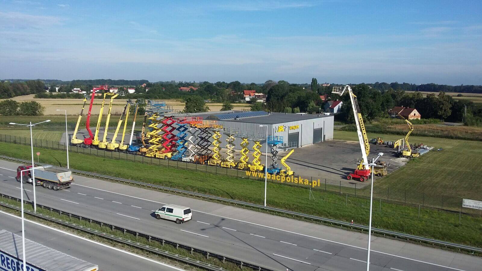 A view of the elevator warehouse on the highway.