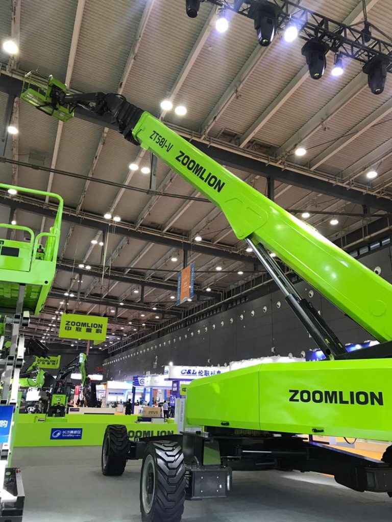 Zoomlion's yellow telescopic lifter at the fair.