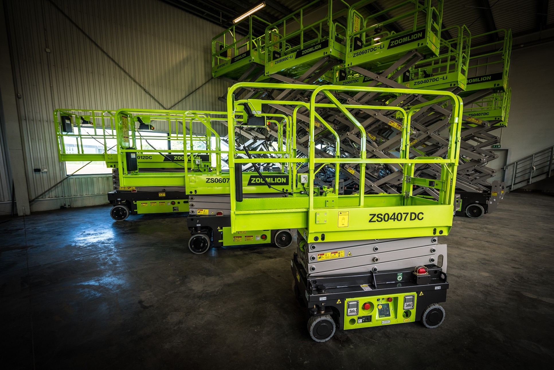 Zoomlion scissor lifts in stock.