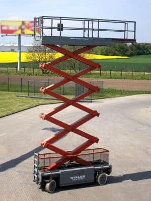 Scissor lift outside during the day.