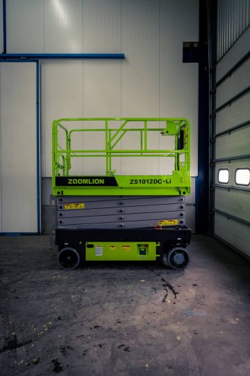 Zoomlion scissor lift in stock.