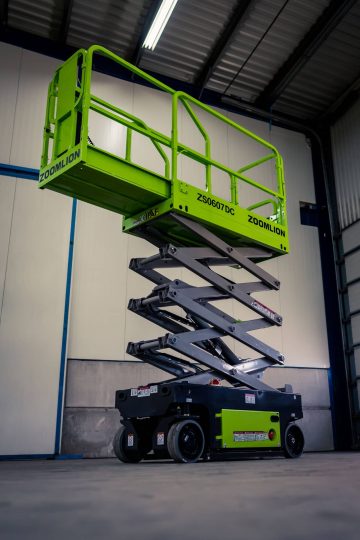 Zoomlion scissor lift in stock.