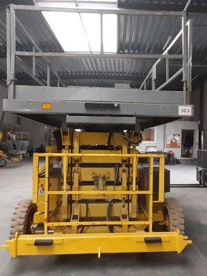 Scissor lift yellow in stock.