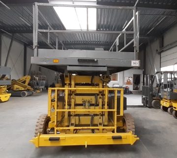 Scissor lift yellow in stock.