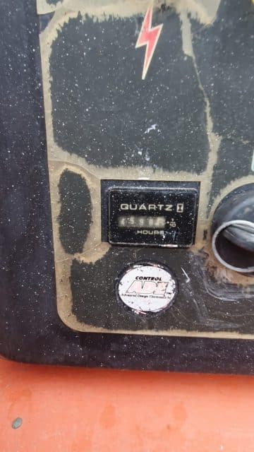 QUARTZ hour meter in a dirty machine.