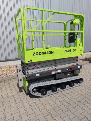 Scissor lift on tracks by Zoomlion.