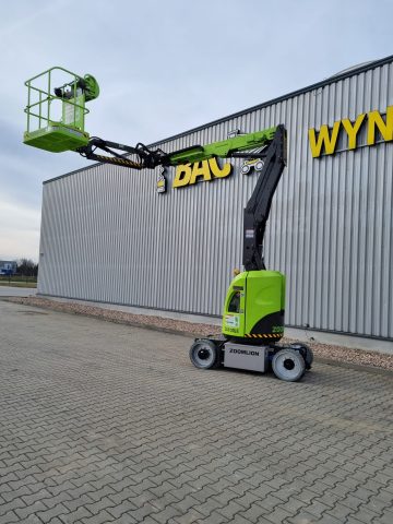 Zoomlion Hebebühne vor dem DHU Firmengebäude.