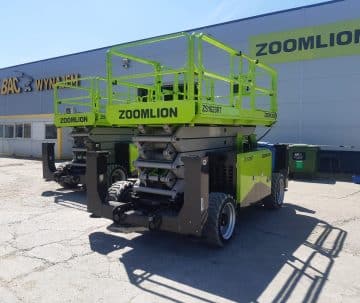 Zoomlion scissor lift in front of the company's building.