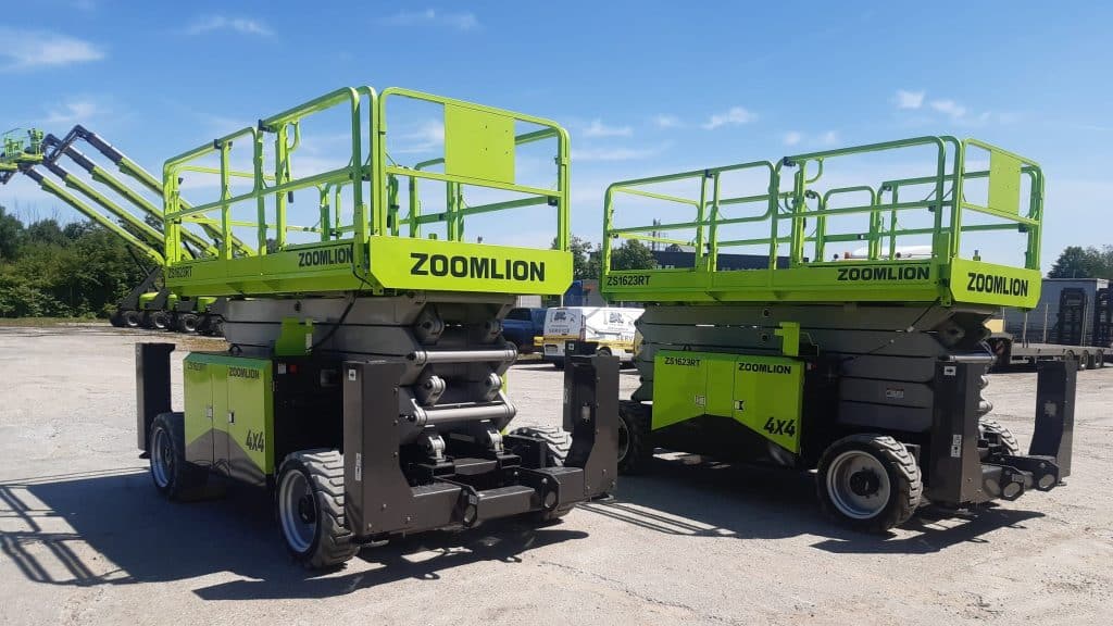 Zoomlion scissor lifts on the construction site.