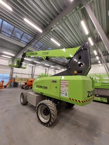 Zoomlion scissor lift in the warehouse.