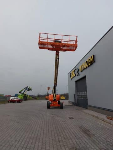 Scissor lift at "HANBUD RENT" building.