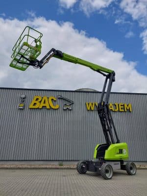 Zoomlion aerial lift in front of the warehouse.