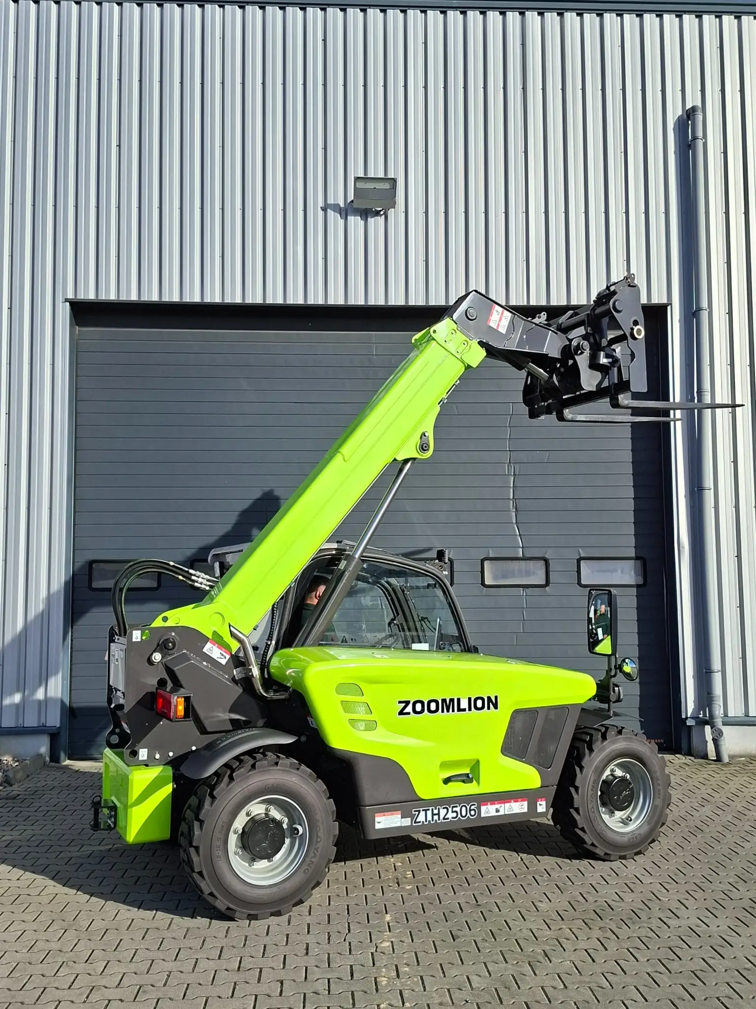 ladowarka_teleskopowa_zoomlion_zth2506_nowa_1