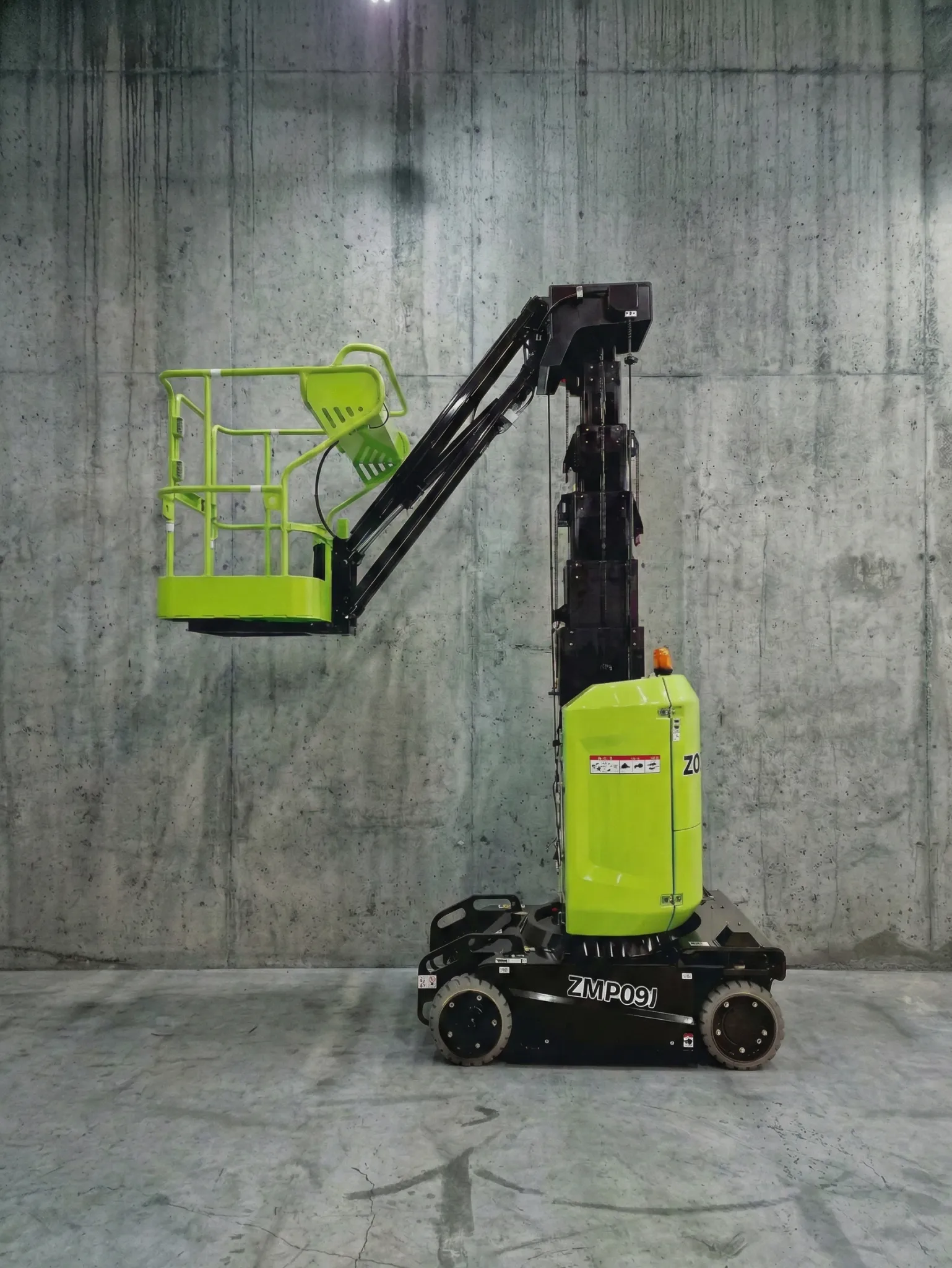 Elektryczny podest masztowy Zoomlion ZMP09J na sprzedaż w Bac Polska, zwyżka o wysokości roboczej 11,2 m z białymi, niebrudzącymi kołami i kompaktowymi wymiarami