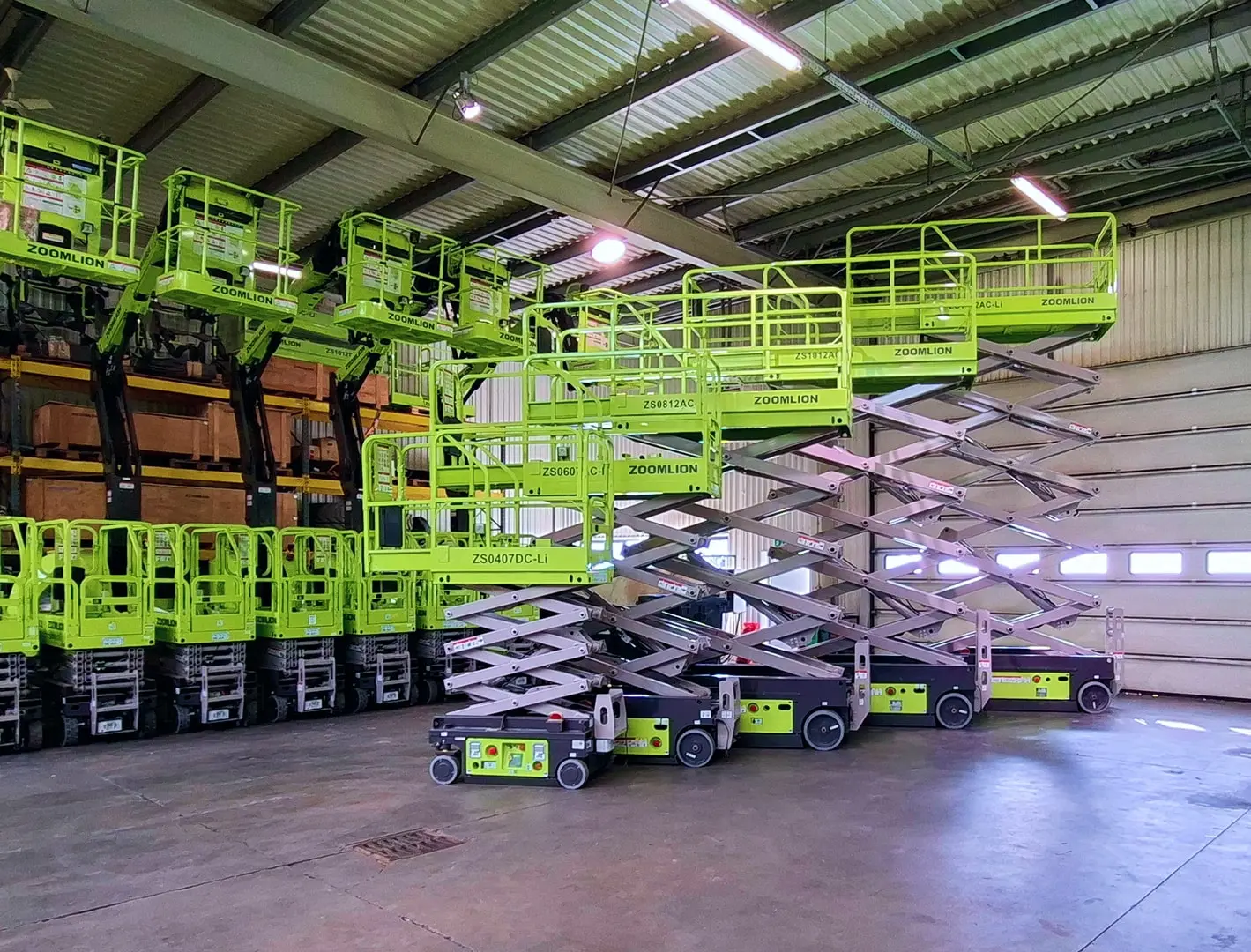 podnośniki nożycowe elektryczne i spalinowe różnych rozmiarów w bac polska