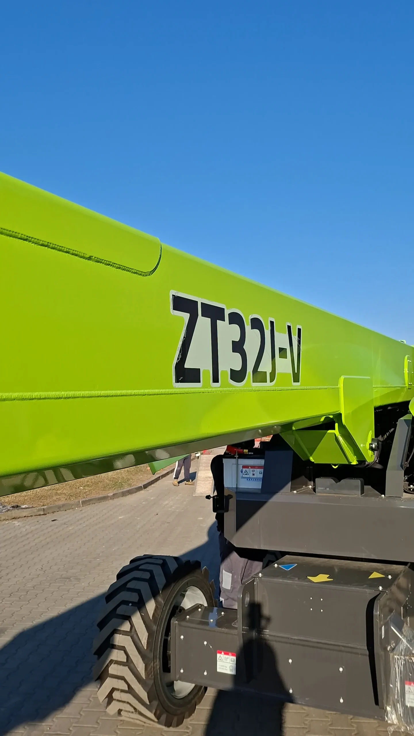 podnosnik-teleskopowy-zoomlion-zt32j-v-spalinowy-bac-polska-4